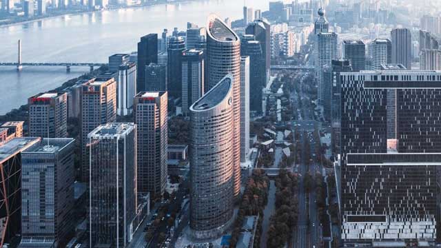 这家民企疯狂拿地！